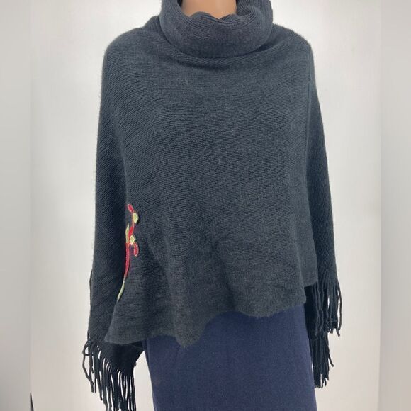 Guilty Knitwear Embroidered Flowers Turtleneck Black Poncho One Size - Picture 6 of 9